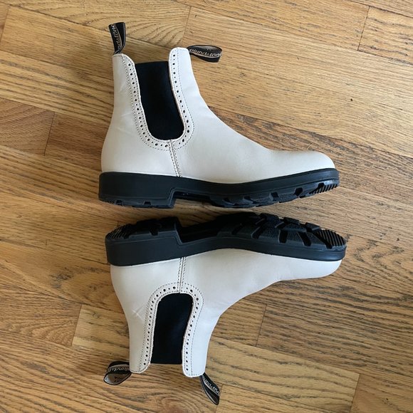 Blundstone Women's Light Tan and Black Ankle Boots - Picture 4 of 12